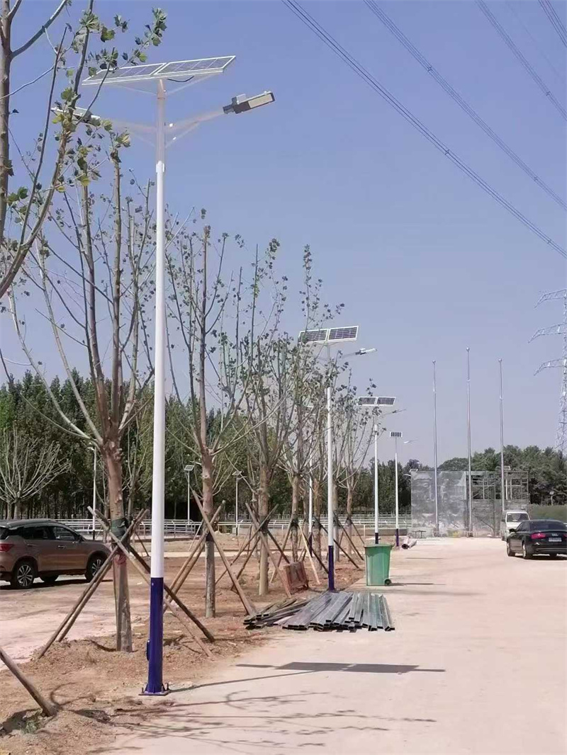 太阳能路灯杆