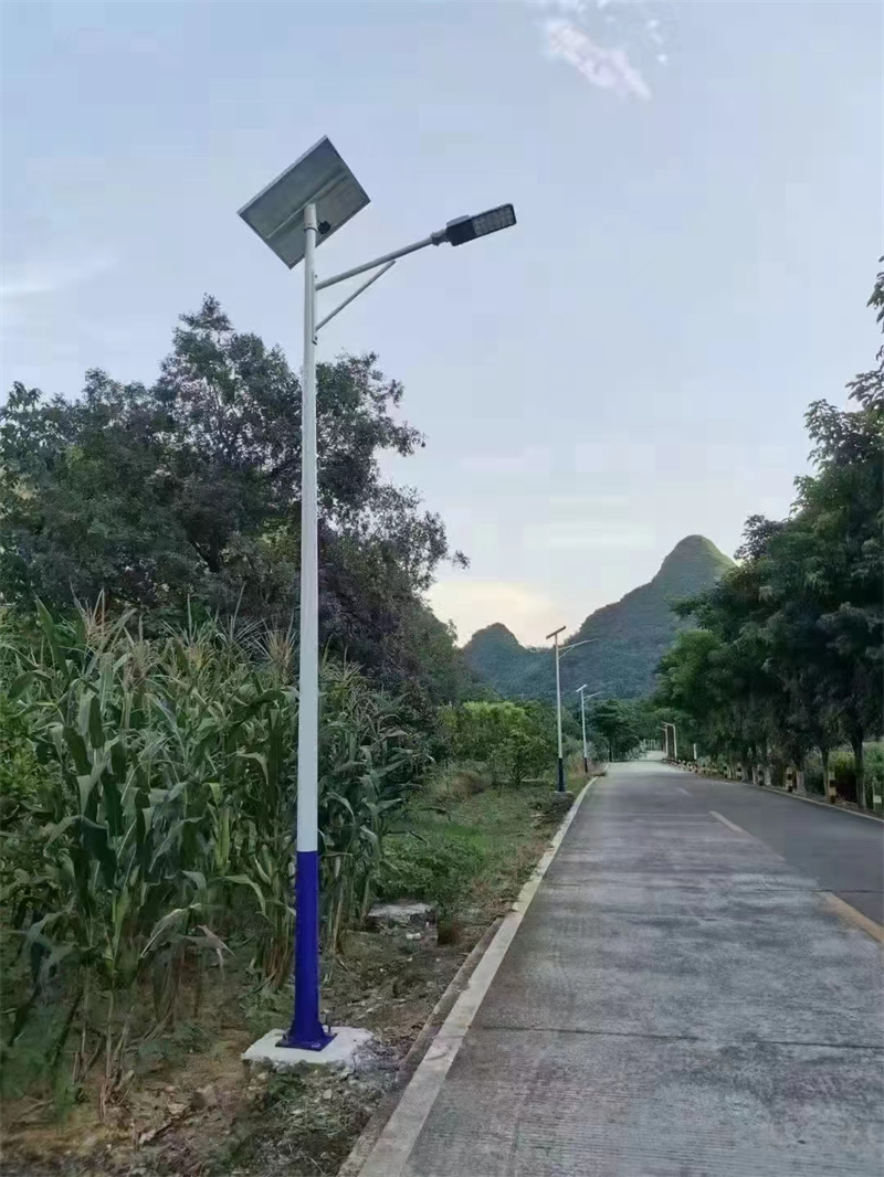 太阳能路灯杆