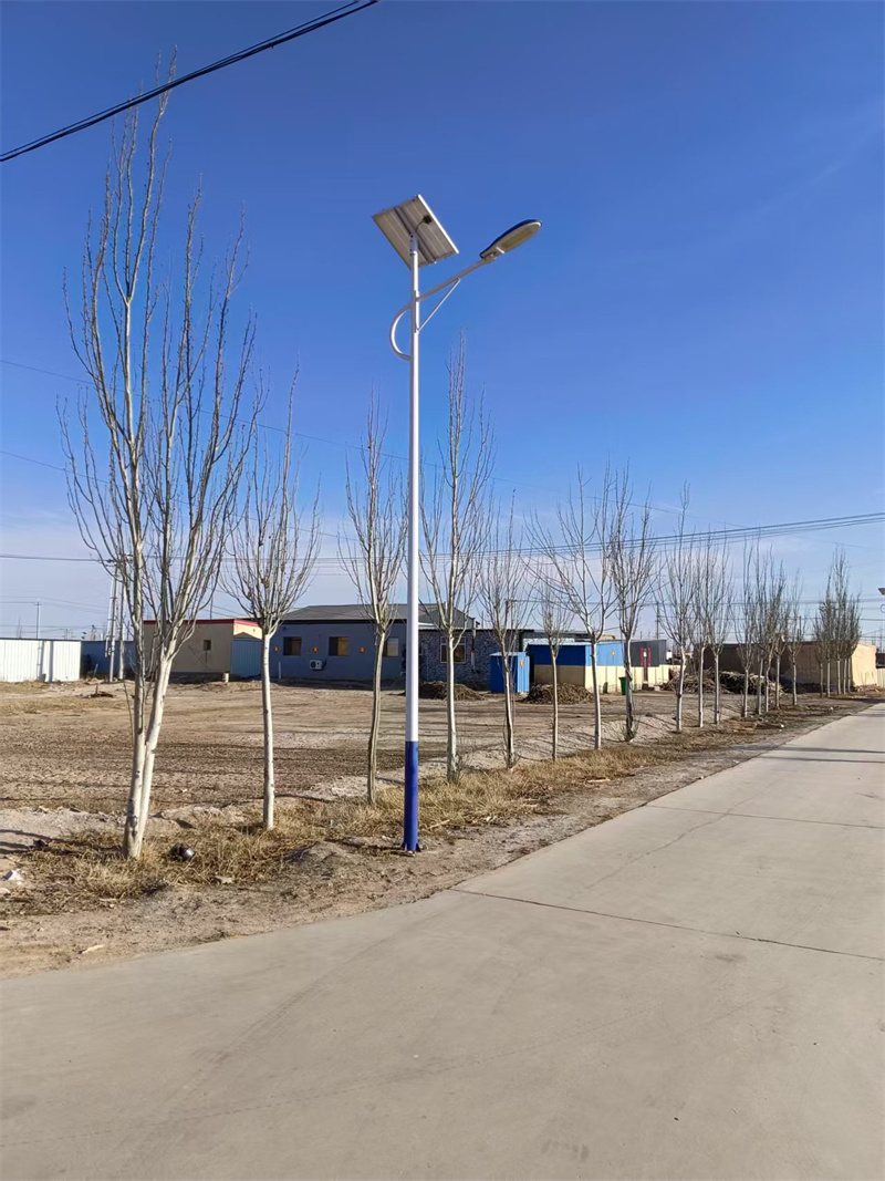 太阳能路灯杆